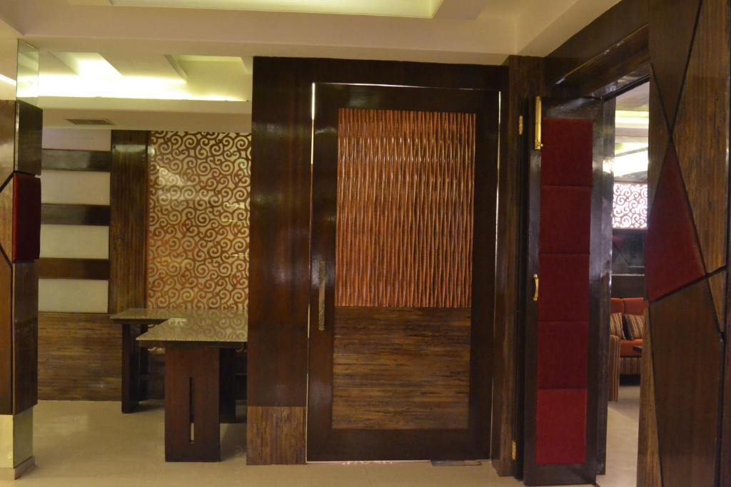 Hotel Classic Чандигарх Экстерьер фото