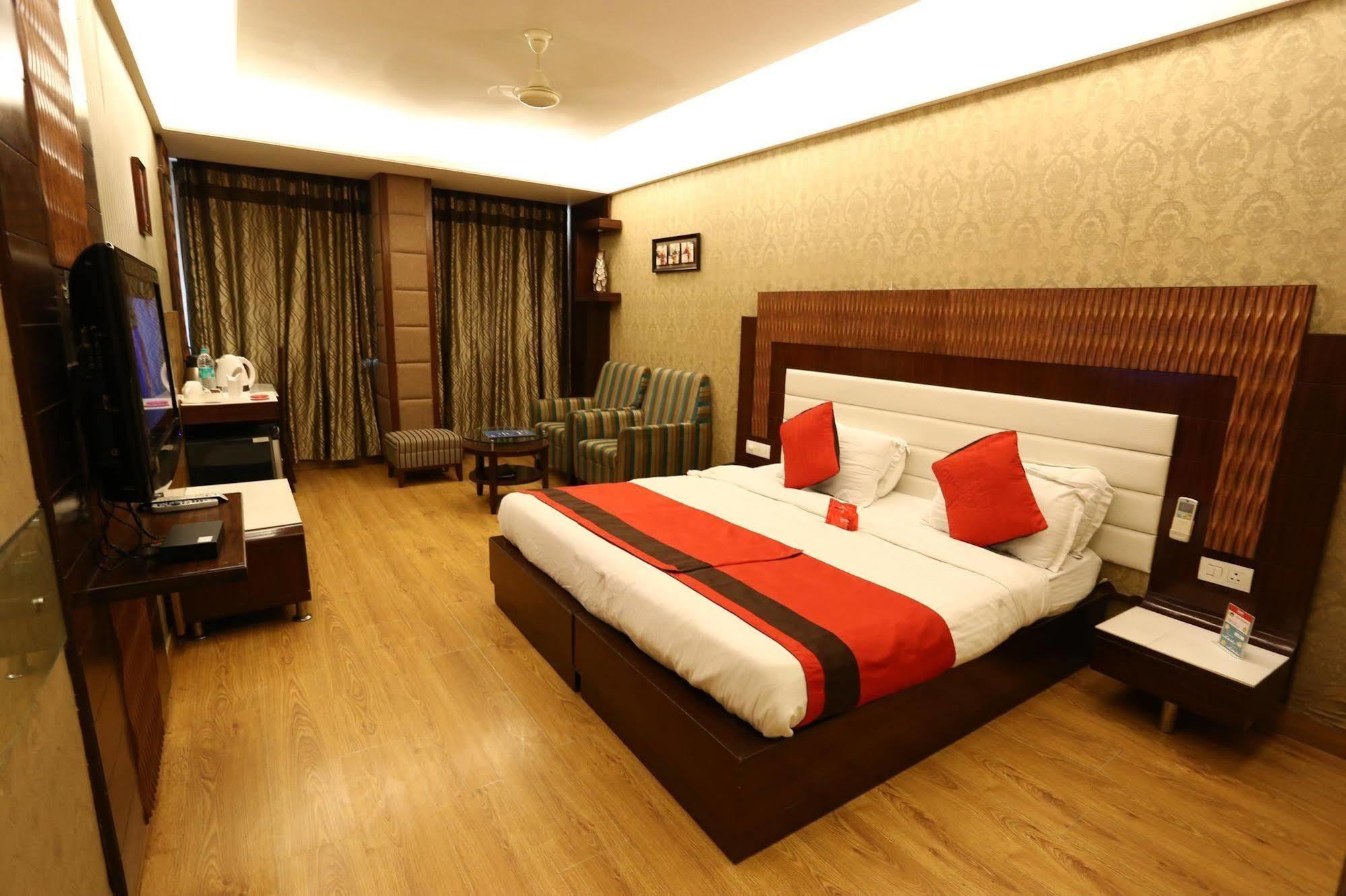 Hotel Classic Чандигарх Экстерьер фото